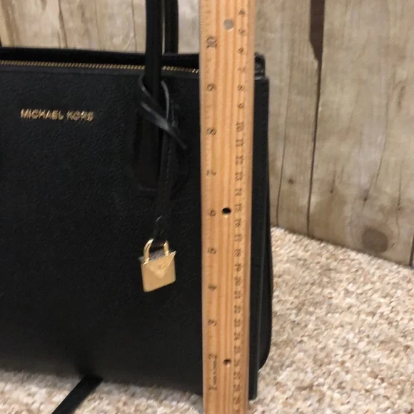 Michael Kors Black Satchel Crossbody Handbag w/adjustable strap & key holder - Picture 2 of 14